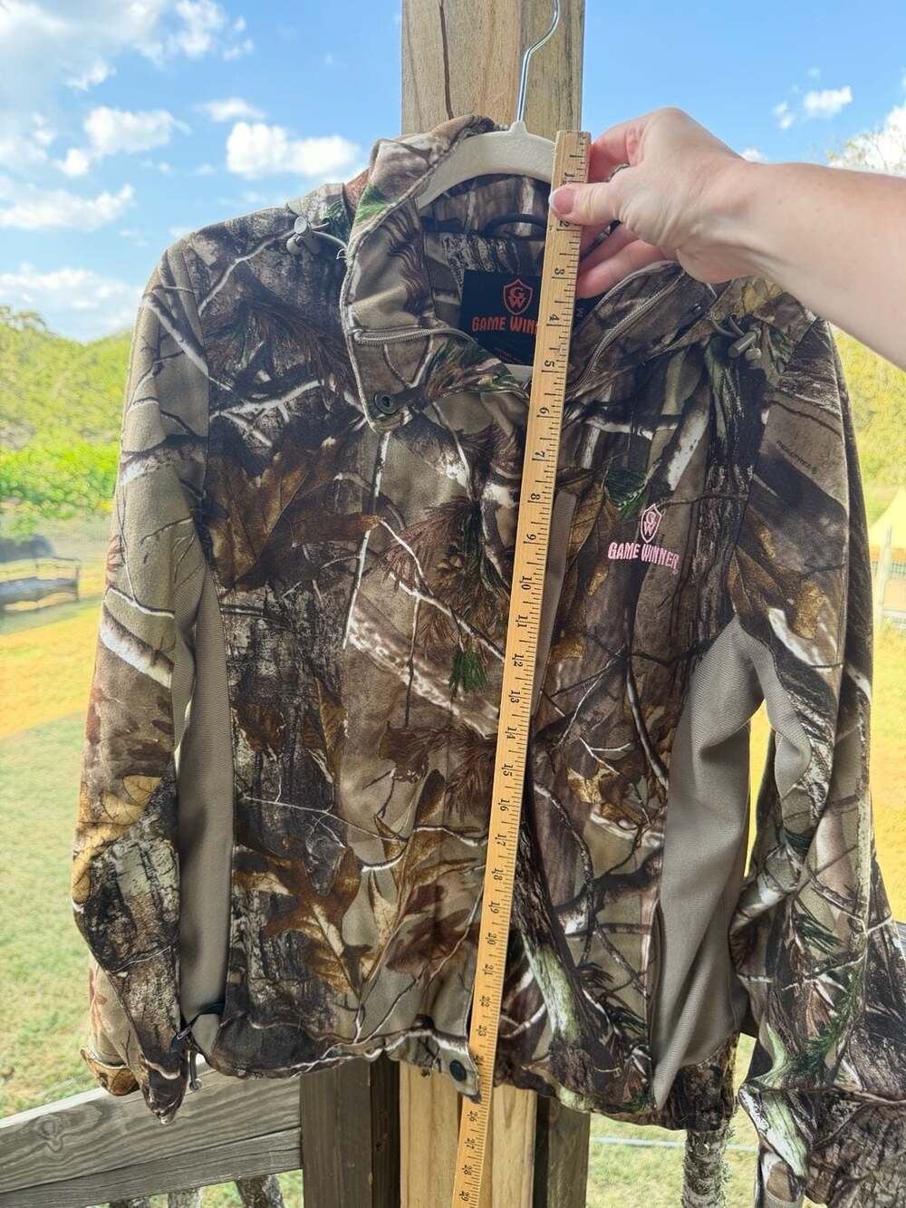 Game Winner Women's Camo Hunting Jacket with Pink Logo Size Medium - Picture 5 of 6